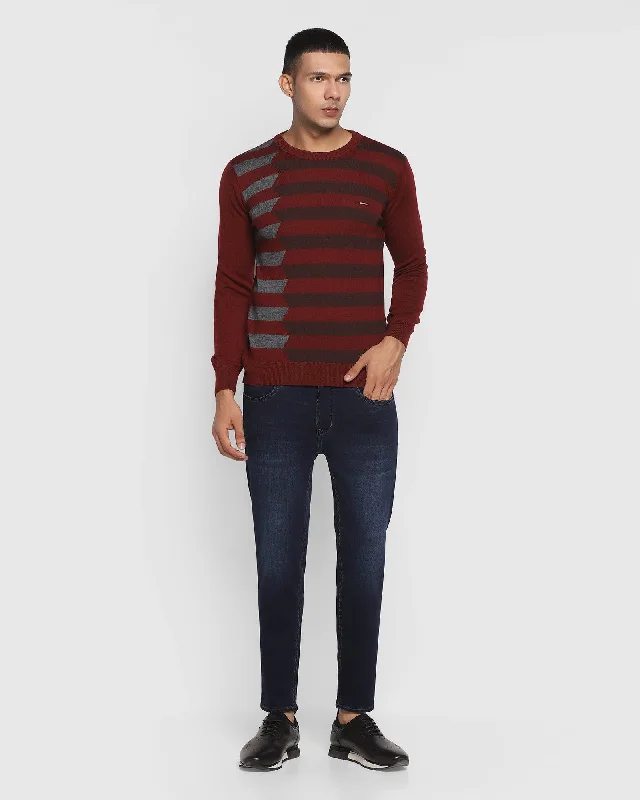 printed-crew-neck-sweater-in-maroon-leech