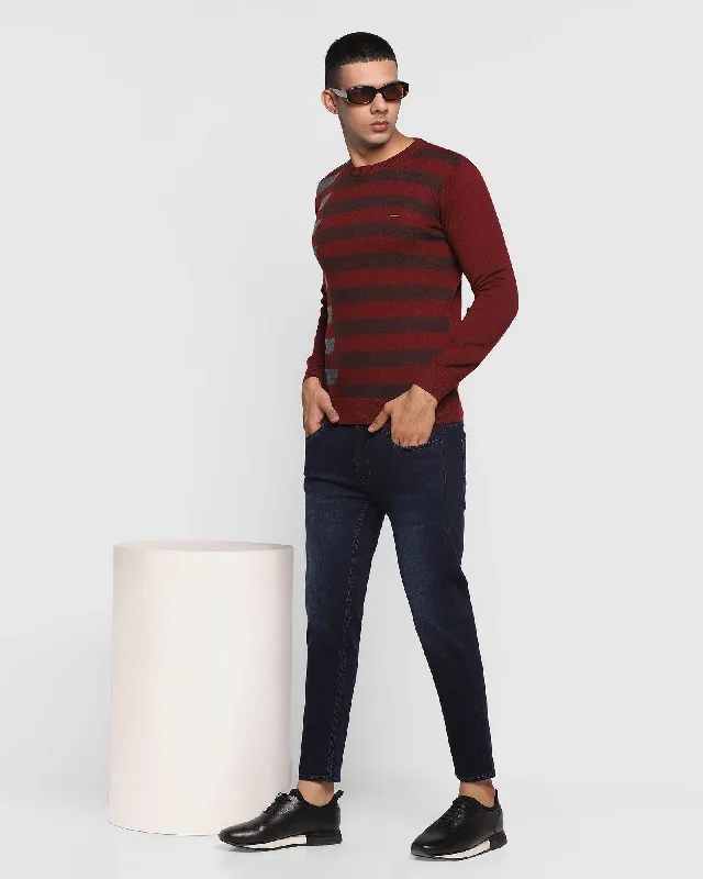 printed-crew-neck-sweater-in-maroon-leech