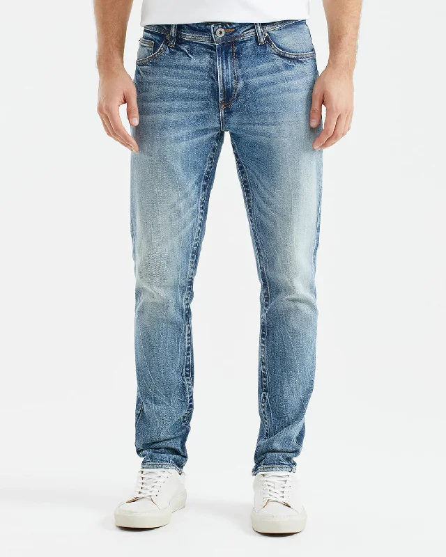 SLIM FIT MID-RISE JEANS IN MEDIUM WASH