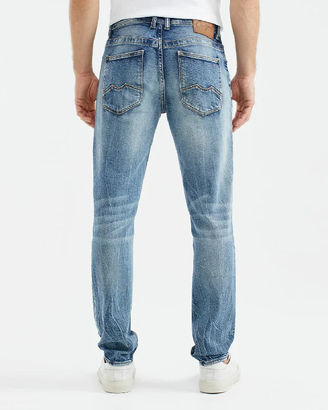 SLIM FIT MID-RISE JEANS IN MEDIUM WASH