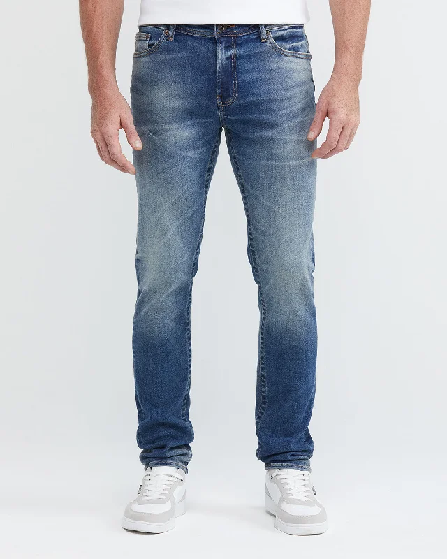 SLIM FIT MID-RISE JEANS IN MEDIUM WASH BS