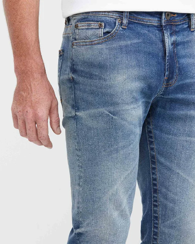 SLIM FIT MID-RISE JEANS IN MEDIUM WASH BS