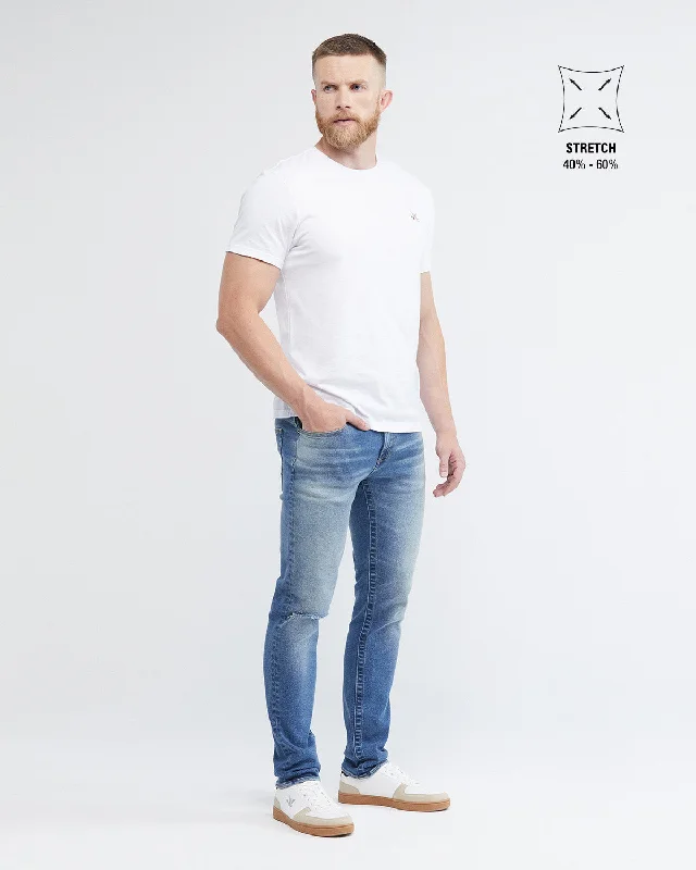 SLIM FIT MID-RISE JEANS IN MEDIUM WASH