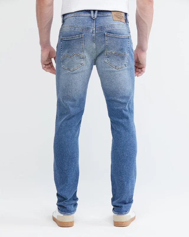 SLIM FIT MID-RISE JEANS IN MEDIUM WASH