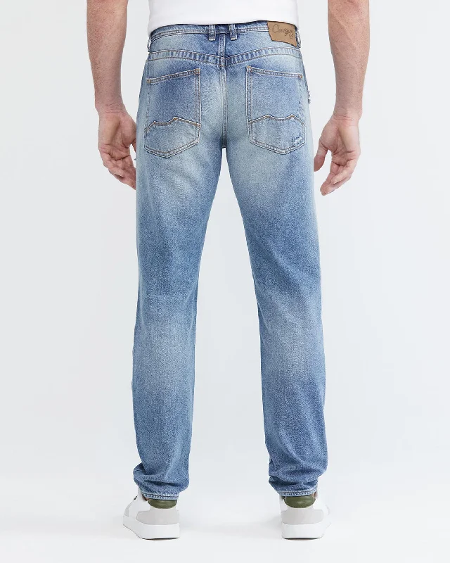 SLIM FIT MID-RISE JEANS IN LIGHT WASH