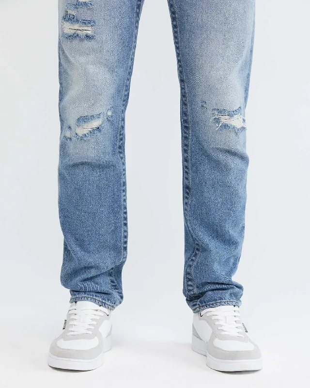 SLIM FIT MID-RISE JEANS IN LIGHT WASH