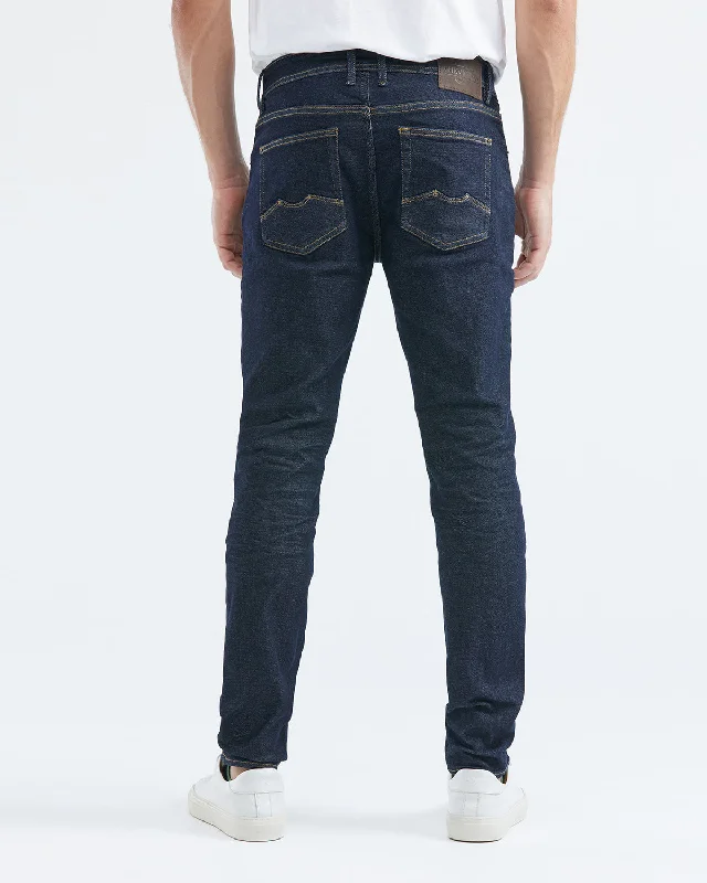 STRAIGHT FIT MID-RISE JEANS IN ULTRA DARK WASH