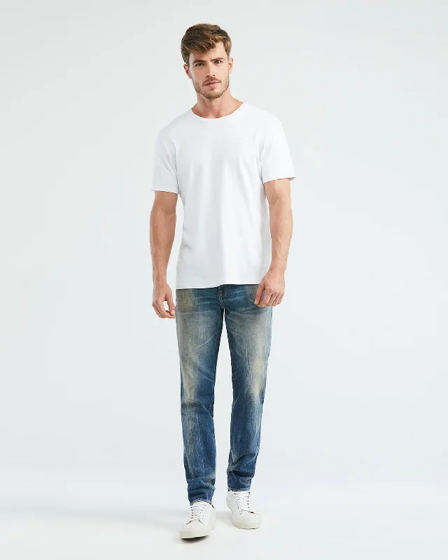 STRAIGHT FIT MID-RISE JEANS IN DARK WASH