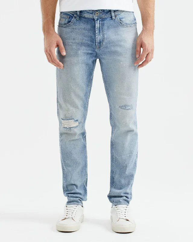 STRAIGHT FIT MID-RISE JEANS IN LIGHT WASH