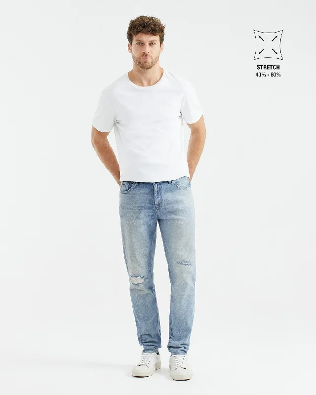 STRAIGHT FIT MID-RISE JEANS IN LIGHT WASH