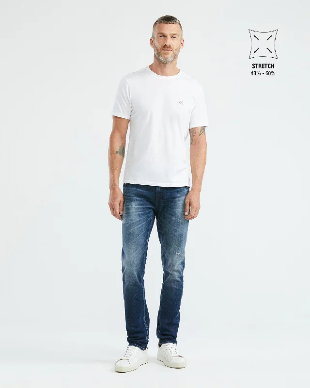 STRAIGHT FIT MID-RISE JEANS IN DARK WASH