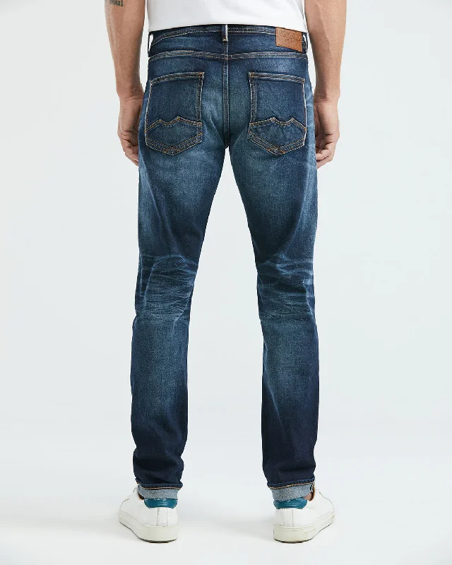 STRAIGHT FIT MID-RISE JEANS IN ULTRA DARK WASH