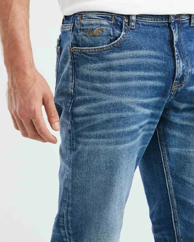 STRAIGHT FIT MID-RISE JEANS IN DARK WASH