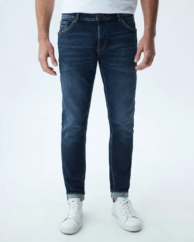 STRAIGHT FIT MID-RISE JEANS IN ULTRA DARK WASH