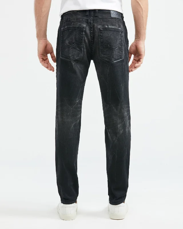 STRAIGHT FIT MID-RISE JEANS IN BLACK