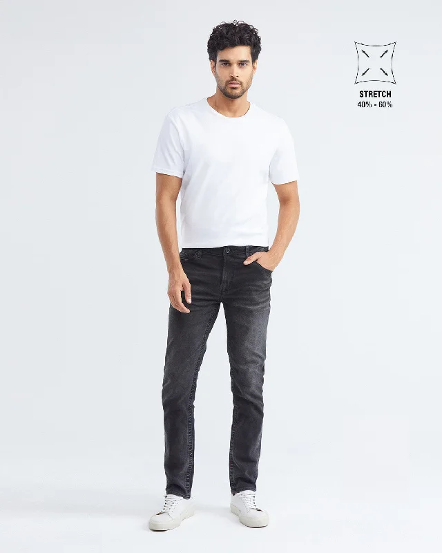 SLIM FIT MID-RISE JEANS IN BLACK