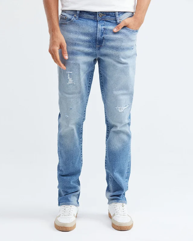 SLIM FIT MID-RISE JEANS IN LIGHT WASH