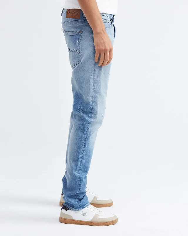 SLIM FIT MID-RISE JEANS IN LIGHT WASH