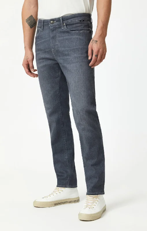 STEVE ATHLETIC FIT JEANS IN LIGHT GREY