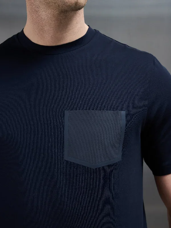 technical-cotton-stretch-pocket-t-shirt-navy